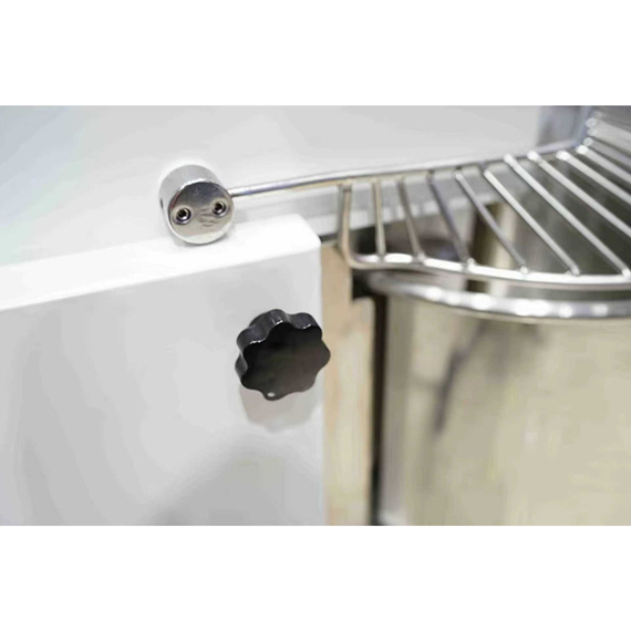 Vaiotec Teigknetmaschine abnehmbarer Kessel - 40 Liter / 400 Volt / 2 Geschwindigkeiten, 475 x 870 mm 4 Vaiotec Teigknetmaschine abnehmbarer Kessel - 40 Liter / 400 Volt / 2 Geschwindigkeiten, 475 x 870 mm