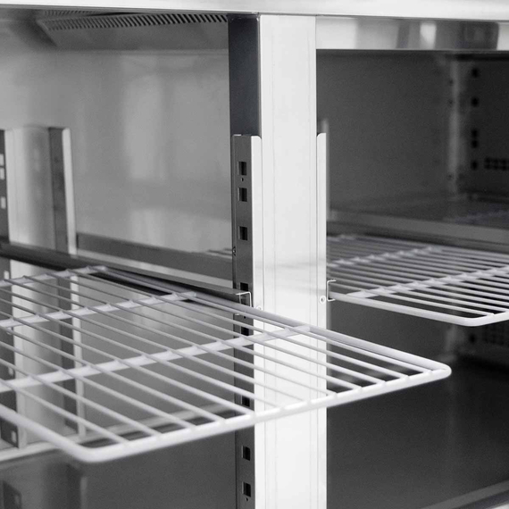 Vaiotec Kühltisch / 2 Glastüren inkl. Aufkantung - Monoblock, 1360 x 700 mm 2 Vaiotec Kühltisch / 2 Glastüren inkl. Aufkantung - Monoblock, 1360 x 700 mm