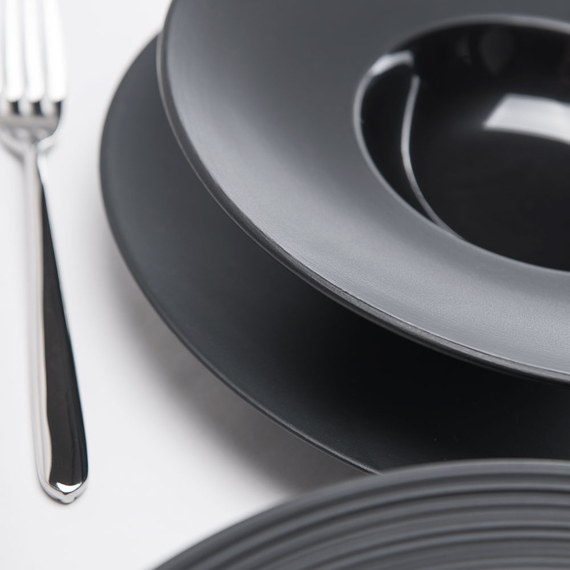 Porzellan Suppenteller aus der Serie Gourmet Kontrast, schwarz, Ø 305 mm 1 Porzellan Suppenteller aus der Serie Gourmet Kontrast, schwarz, Ø 305 mm