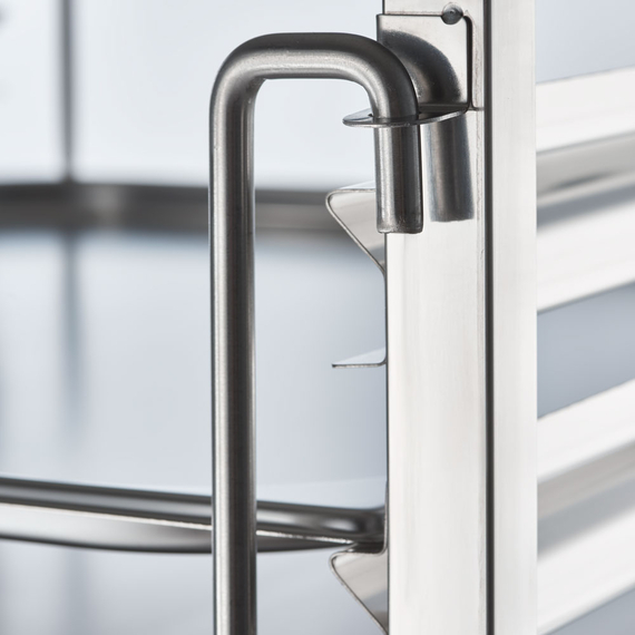 Stalgast Tablettwagen aus Edelstahl, passend für 14 x GN 2/1, 590 x 670 x 1735 mm (BxTxH) 1 Stalgast Tablettwagen aus Edelstahl, passend für 14 x GN 2/1, 590 x 670 x 1735 mm (BxTxH)
