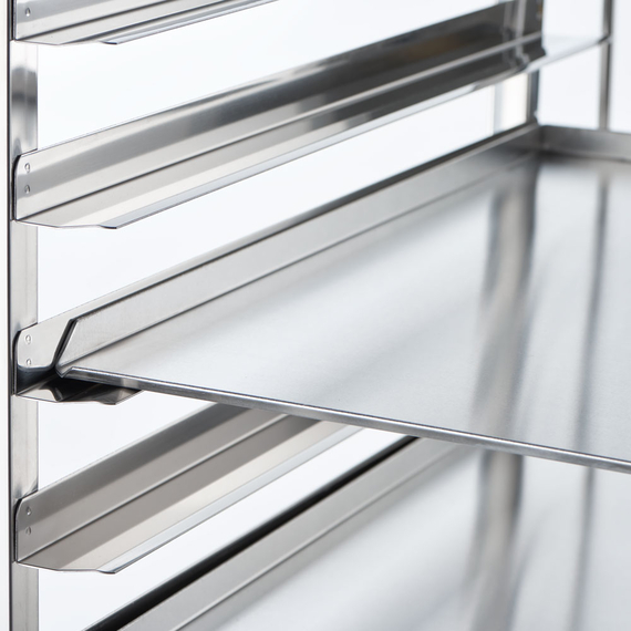 Stalgast Tablettwagen aus Edelstahl, passend für 16 x Tablett 600 x 400 mm, 470 x 620 x 1735 mm (BxTxH) 3 Stalgast Tablettwagen aus Edelstahl, passend für 16 x Tablett 600 x 400 mm, 470 x 620 x 1735 mm (BxTxH)