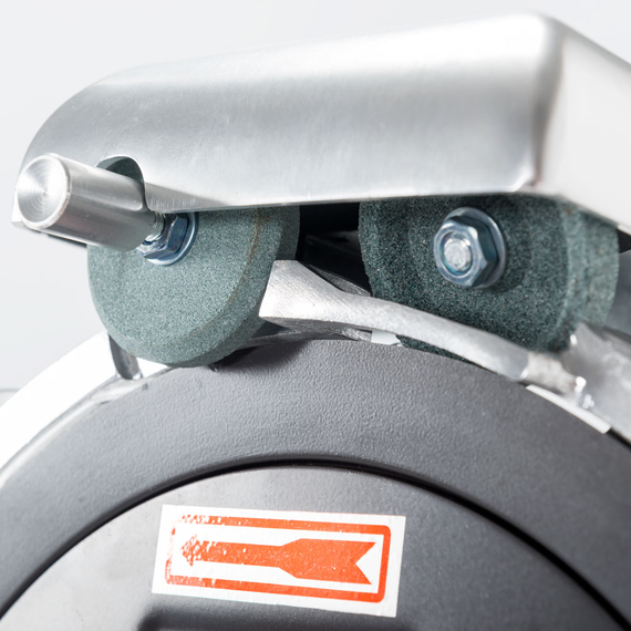 Aufschnittmaschine mit antihaftbeschichteter Anschlagplatte und Messer 220 mm Ø 3 Aufschnittmaschine mit antihaftbeschichteter Anschlagplatte und Messer 220 mm Ø