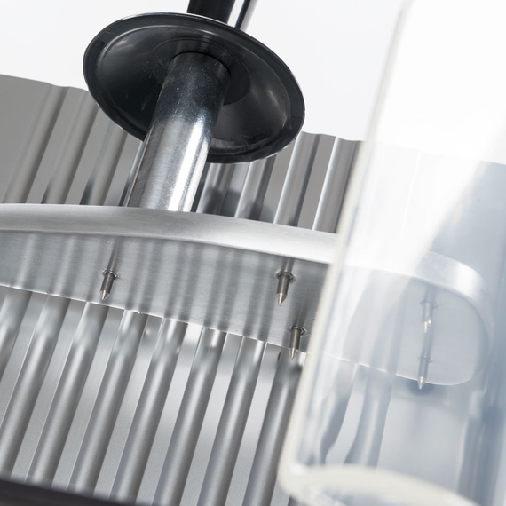 Aufschnittmaschine mit antihaftbeschichteter Anschlagplatte und Messer 220 mm Ø 5 Aufschnittmaschine mit antihaftbeschichteter Anschlagplatte und Messer 220 mm Ø