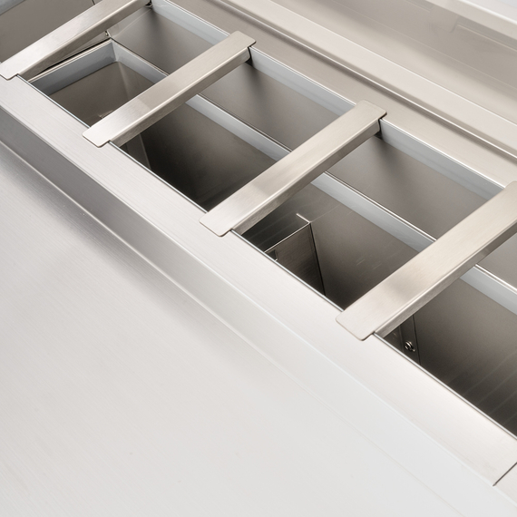Starline Saladette, 2-türig, GN 1/1, Aufnahme 5x GN 1/6, 900x700x1000 mm (BxTxH) 2 Starline Saladette, 2-türig, GN 1/1, Aufnahme 5x GN 1/6, 900x700x1000 mm (BxTxH)