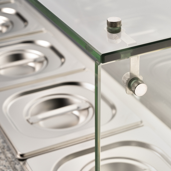 Starline Pizzatisch mit Glasabdeckung, 3-türig, GN 1/1, Aufnahme 8x GN 1/6, 1365x700x1090 mm (BxTxH) 3 Starline Pizzatisch mit Glasabdeckung, 3-türig, GN 1/1, Aufnahme 8x GN 1/6, 1365x700x1090 mm (BxTxH)