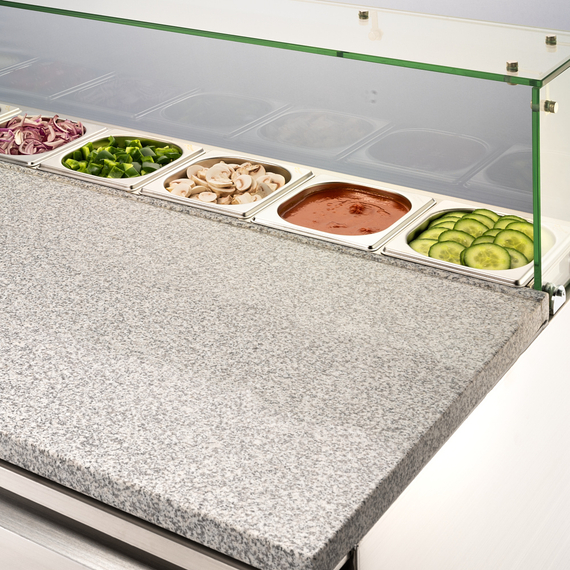 Starline Pizzatisch mit Glasabdeckung, 3-türig, GN 1/1, Aufnahme 8x GN 1/6, 1365x700x1090 mm (BxTxH) 4 Starline Pizzatisch mit Glasabdeckung, 3-türig, GN 1/1, Aufnahme 8x GN 1/6, 1365x700x1090 mm (BxTxH)