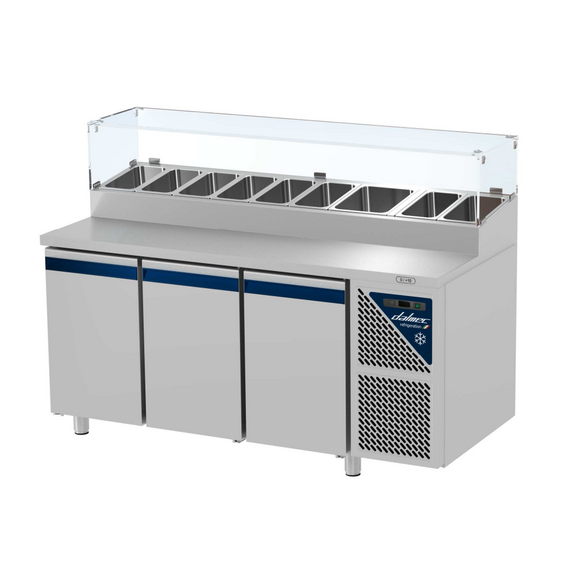 Prismafood Kühltisch 3 Türen mit Edelstahlabdeckung Kapazität: 606 lt Temperatur: 0°C/+10°C Prismafood Kühltisch 3 Türen mit Edelstahlabdeckung Kapazität: 606 lt Temperatur: 0°C/+10°C