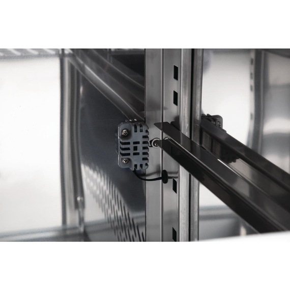Polar U-Serie Kühltisch mit drei Türen 417Ltr 8 Polar U-Serie Kühltisch mit drei Türen 417Ltr