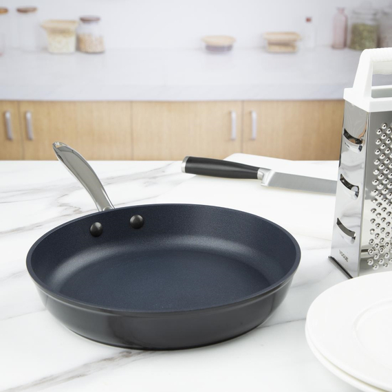 Vogue Bratpfanne aus Aluminiumguss 26cm 4 Vogue Bratpfanne aus Aluminiumguss 26cm