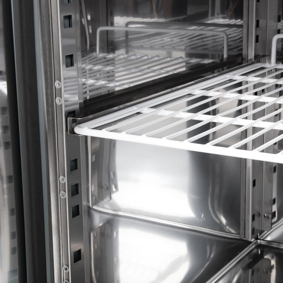 Polar U-Serie Kühltisch mit drei Türen 417Ltr 9 Polar U-Serie Kühltisch mit drei Türen 417Ltr