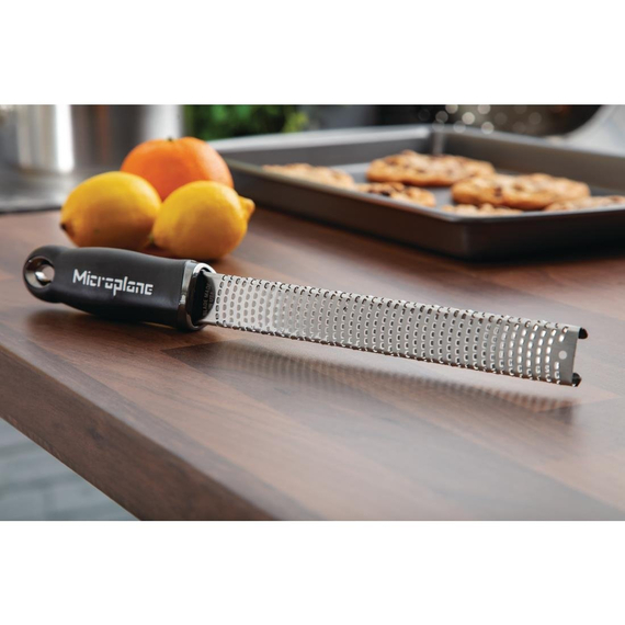 Microplane Premium Reibe und Zestenreißer schwarz 7 Microplane Premium Reibe und Zestenreißer schwarz