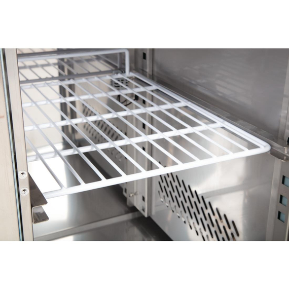 Polar U-Serie Arbeitsplattenkühlschrank mit drei Türen und Aufkantung 417Ltr 5 Polar U-Serie Arbeitsplattenkühlschrank mit drei Türen und Aufkantung 417Ltr
