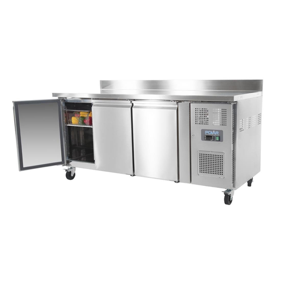 Polar U-Serie Arbeitsplattenkühlschrank mit drei Türen und Aufkantung 417Ltr 4 Polar U-Serie Arbeitsplattenkühlschrank mit drei Türen und Aufkantung 417Ltr