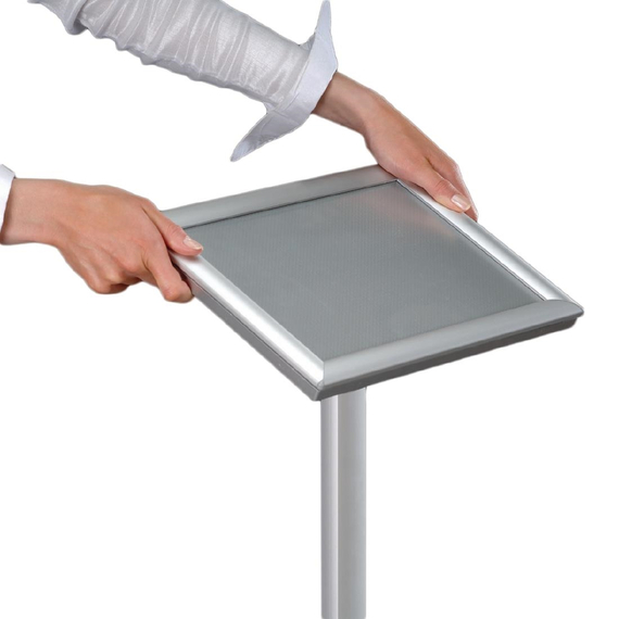 Freistehender Menürahmen Aluminium A4 1 Freistehender Menürahmen Aluminium A4